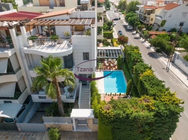 (For Sale) Residential Detached house || Athens South/Glyfada - 295 Sq.m, 5 Bedrooms, 2.000.000€ 