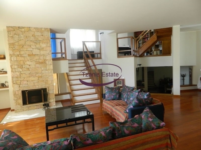 (For Sale) Residential Floor Apartment || Athens South/Glyfada - 330 Sq.m, 3 Bedrooms, 700.000€ 