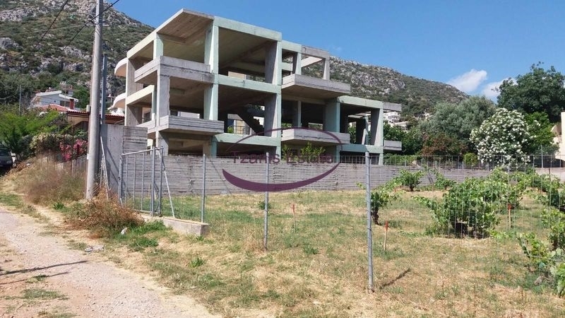 (For Sale) Residential Building || East Attica/Markopoulo Mesogaias - 300 Sq.m, 5 Bedrooms, 350€ 